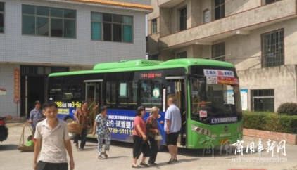 双清区寒梅村新能源公交试运营 群众出行更方便