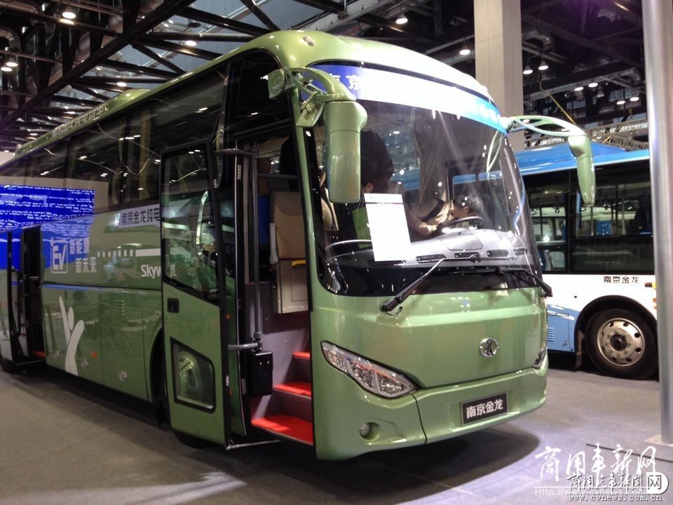 南京金龙推出太阳能电动客车
