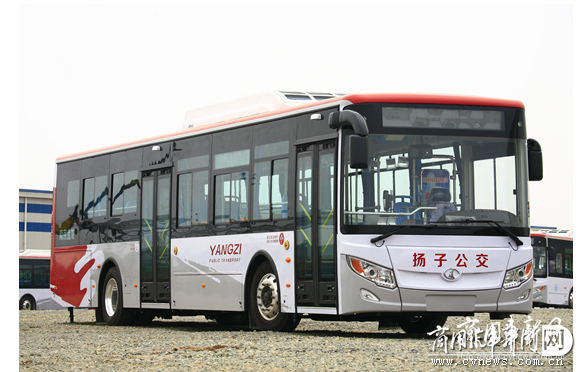 南京金龙576辆新能源电动客车上路