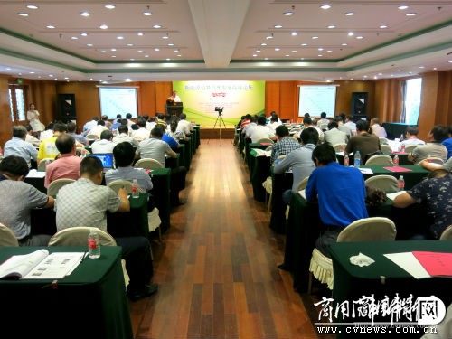 “新能源公共汽车发展高峰论坛”在沪举办