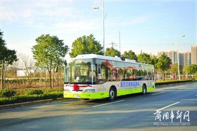 湖北武汉有了“在线充”纯电动公交车
