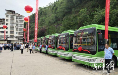 西充县首批新能源纯电动公交车运营启动