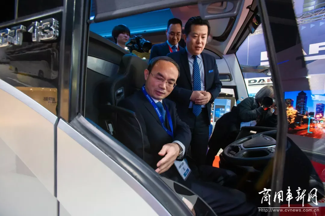 中国宇通惊艳比利时客车展，发布全球品牌主张，获大使点赞