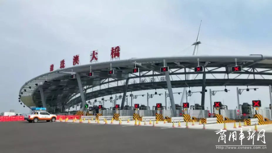 港珠澳大桥正式开通一周年! 回望“车畅人旺”背后的努力！
