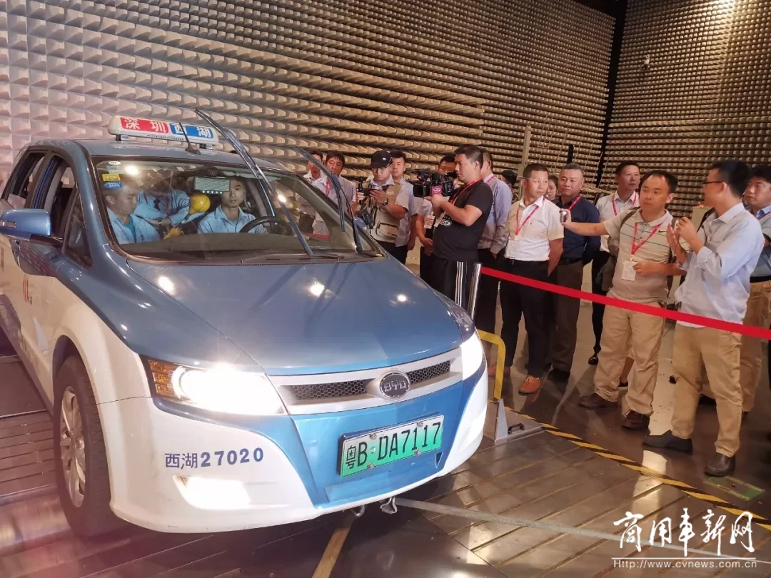 深圳市的哥的姐走进比亚迪 共同倡导安全文明驾驶