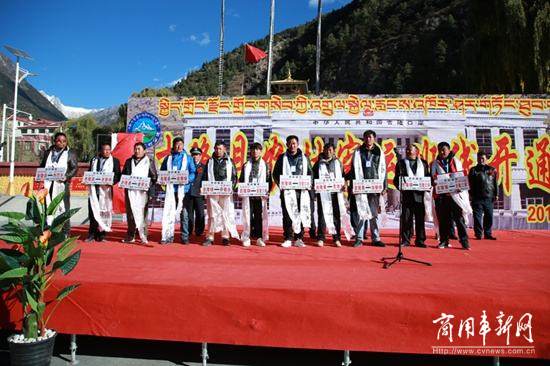 西藏吉隆口岸开通客运班线