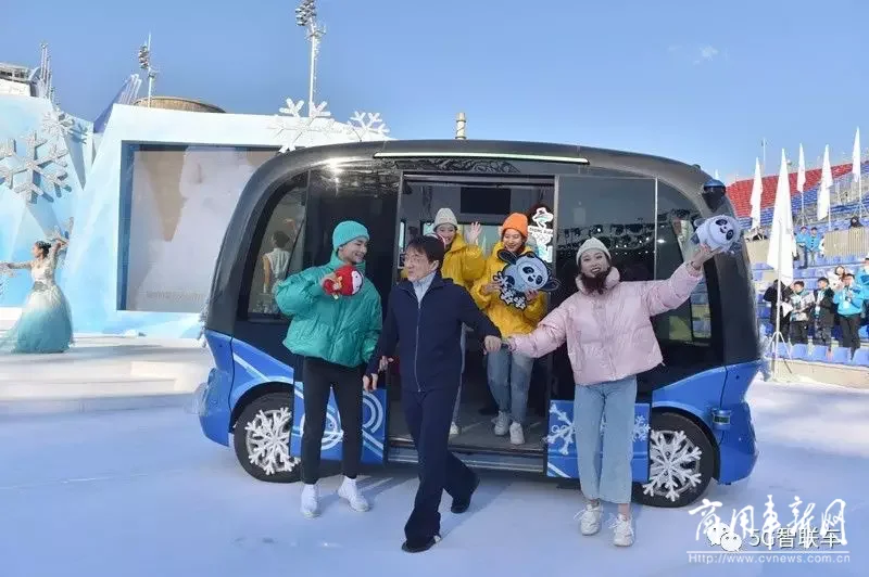 2022年冬奥志愿者招募 成龙搭乘金龙阿波龙助阵