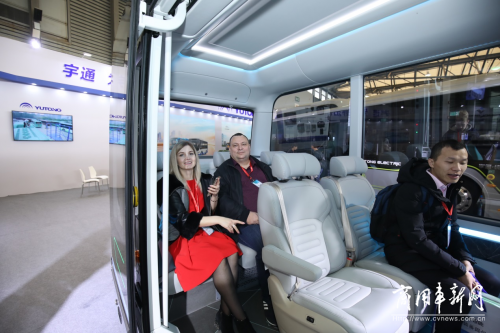 宇通新造型公交、自动驾驶巴士闪耀全场