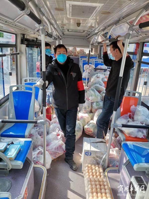 武汉：公交购物车和社区“最可爱的人”