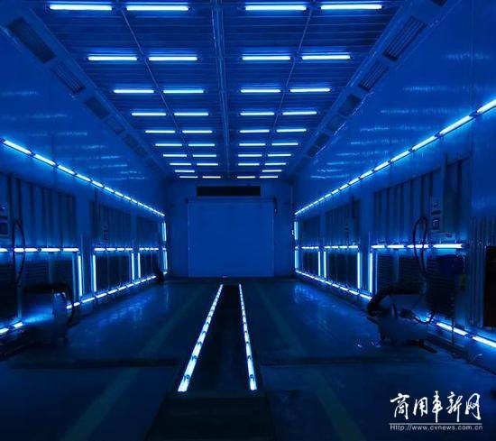 浦东公交新添LED紫外线杀菌消毒 60秒完成车厢消杀