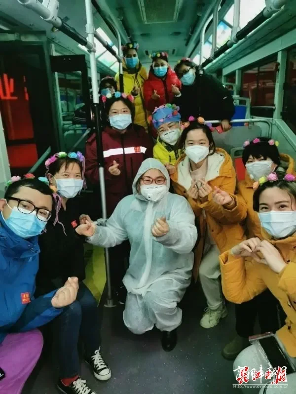 城市暂停的56天里，武汉的公交车都去干嘛了？