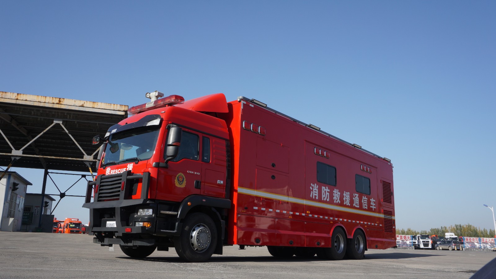汕德卡6x4 12米应急救援指挥消防车外观