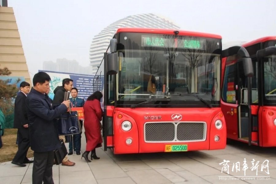 “中国红”映古城！30辆苏州金龙风景纯电巴士扮靓保定！