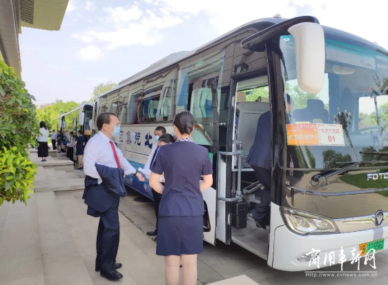 被两会北京代表团PICK的绿色客车——BJ6117