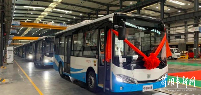 您好! 我是新巴客 中车电动纯电动公交驶入江城宜宾