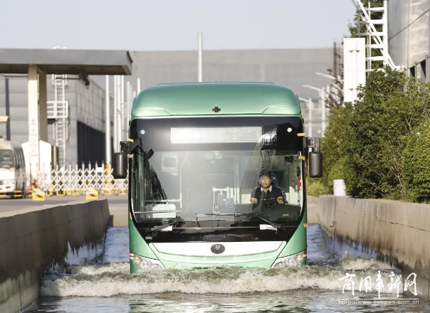 新能源公交凭什么能在水中安全行驶？宇通告诉你