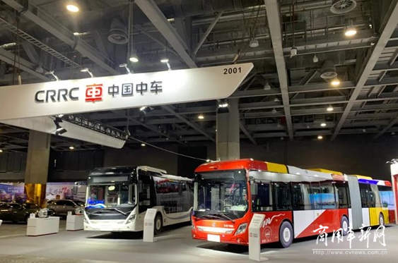 广州新能源车展 中车电动18米“巴客龙”遇上“铁粉儿”