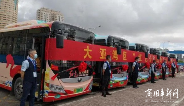 广东惠州市大亚湾“红色公交”发车