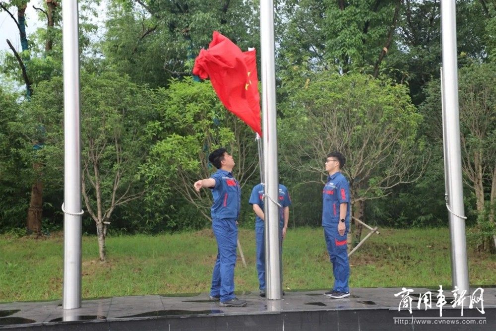 加强团队作风建设——联合动力恢复每周一升旗仪式