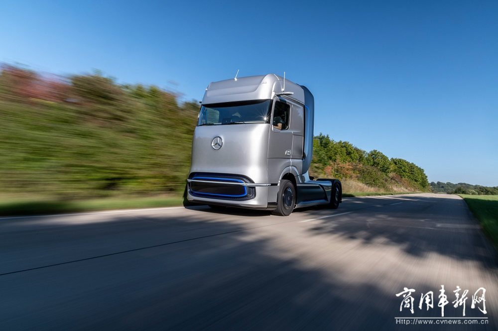 戴姆勒卡车旗下梅赛德斯-奔驰燃料电池概念卡车全球首发