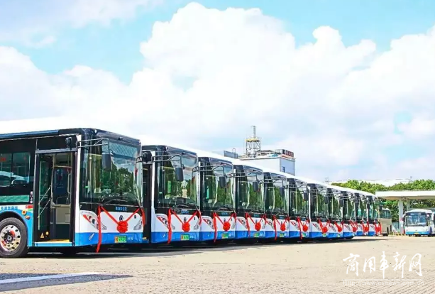 32辆申龙新能源公交车亮相浦东这些线路，亮点逐个数！