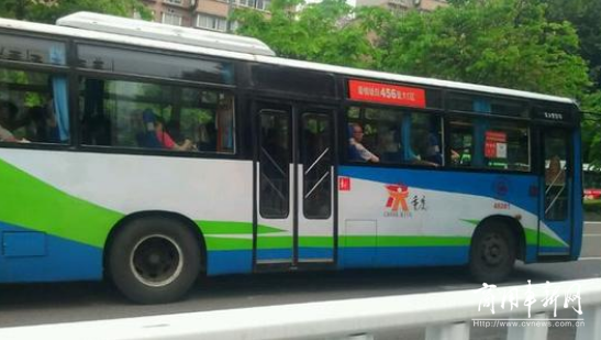 高峰时段候车仅需8.5分钟 重庆公交车又拿一个全国第一