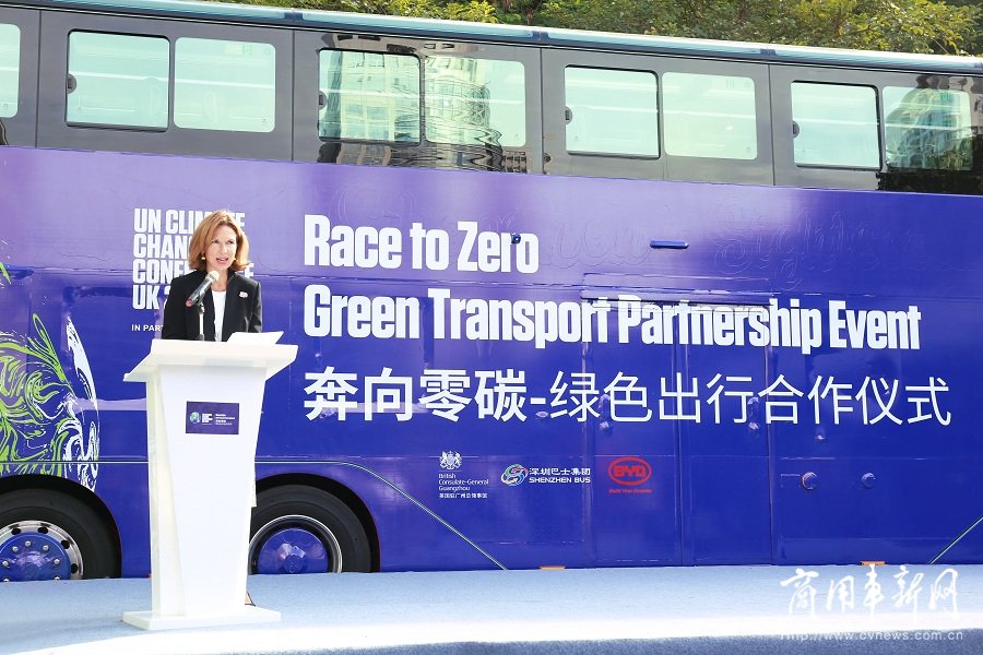 助力“奔向零碳”绿色出行 英国驻华大使点赞比亚迪纯电动双层巴士