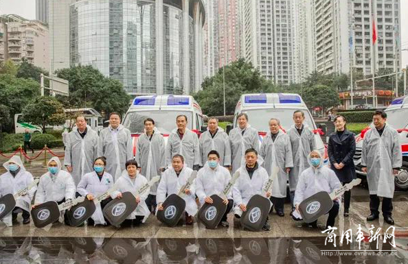 8台上汽大通MAXUS V80监护型救护车赠往重庆