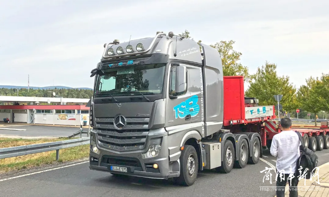 奔驰大件牵引车里程碑!第500辆actros slt重拖交付德国tsb运输公司