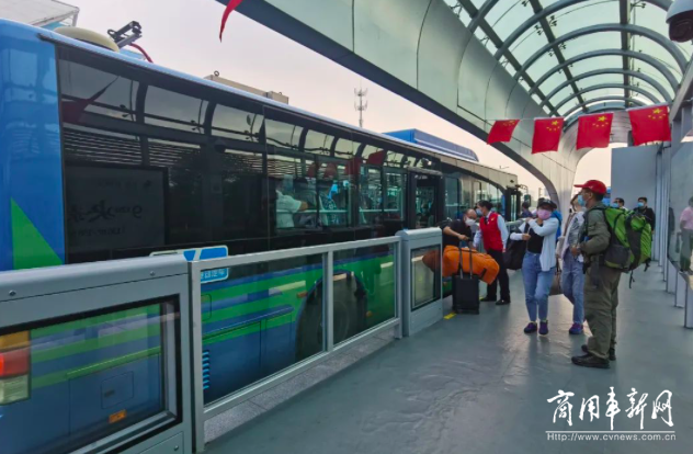 连云港公交集团BRT站台智能化设备全面上线启用​