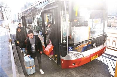 北京西站公交24小时“高配”保障春运