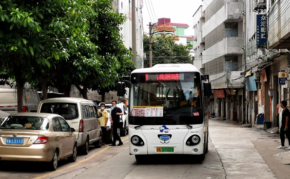 广州新穗巴士开沃“便民车” 破题城中村“最后一公里”运营难