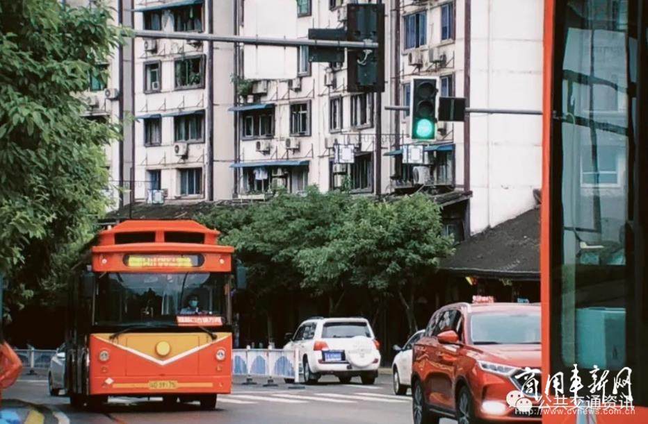 怎样改进城市常规公交服务，提升乘客出行体验？