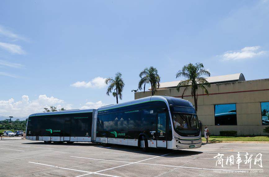 巴西首台本地制造的比亚迪纯电动铰链式大巴正式亮相