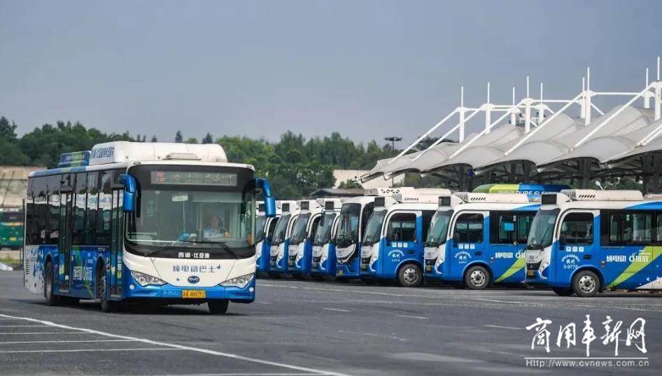 杭州建成全国最大智慧公交充电站，为全市公交车“错峰充电”