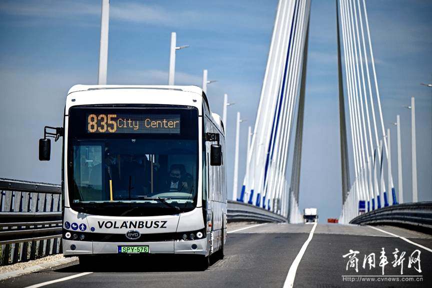 多瑙河两岸的绿色明珠 匈外长见证比亚迪首台跨国运营纯电动巴士交付
