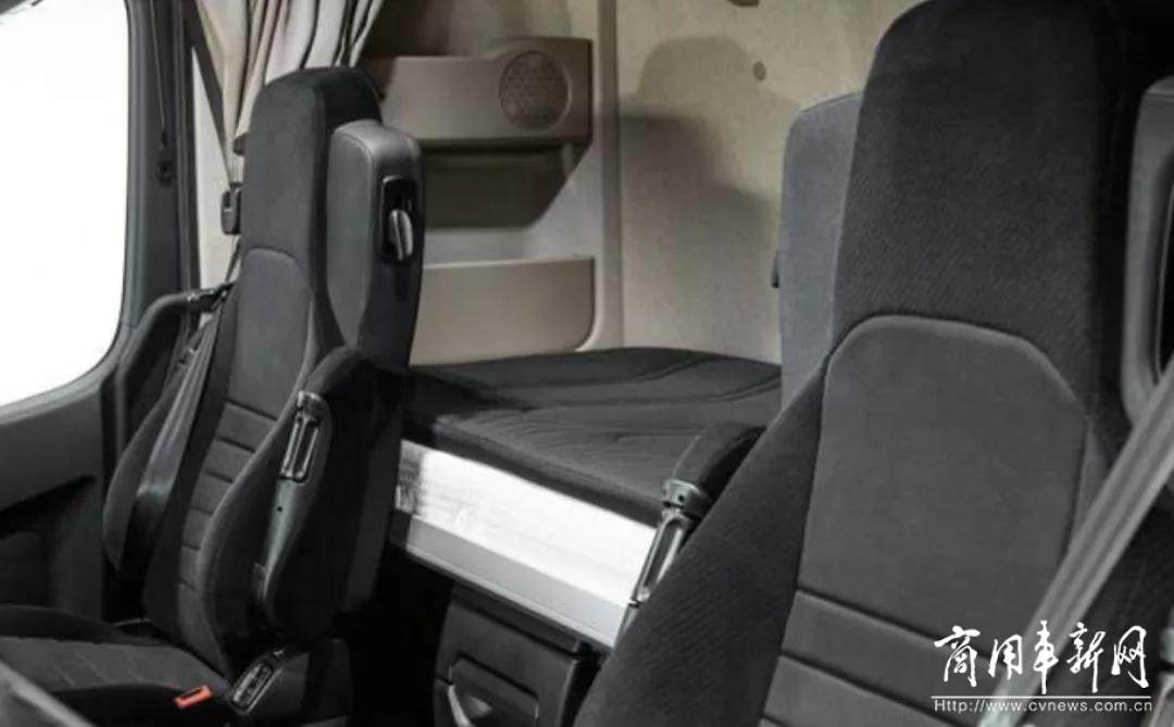 2021年11月投产！梅赛德斯-奔驰装备最齐全、最豪华的旗舰卡车—ACTROS L长啥样？