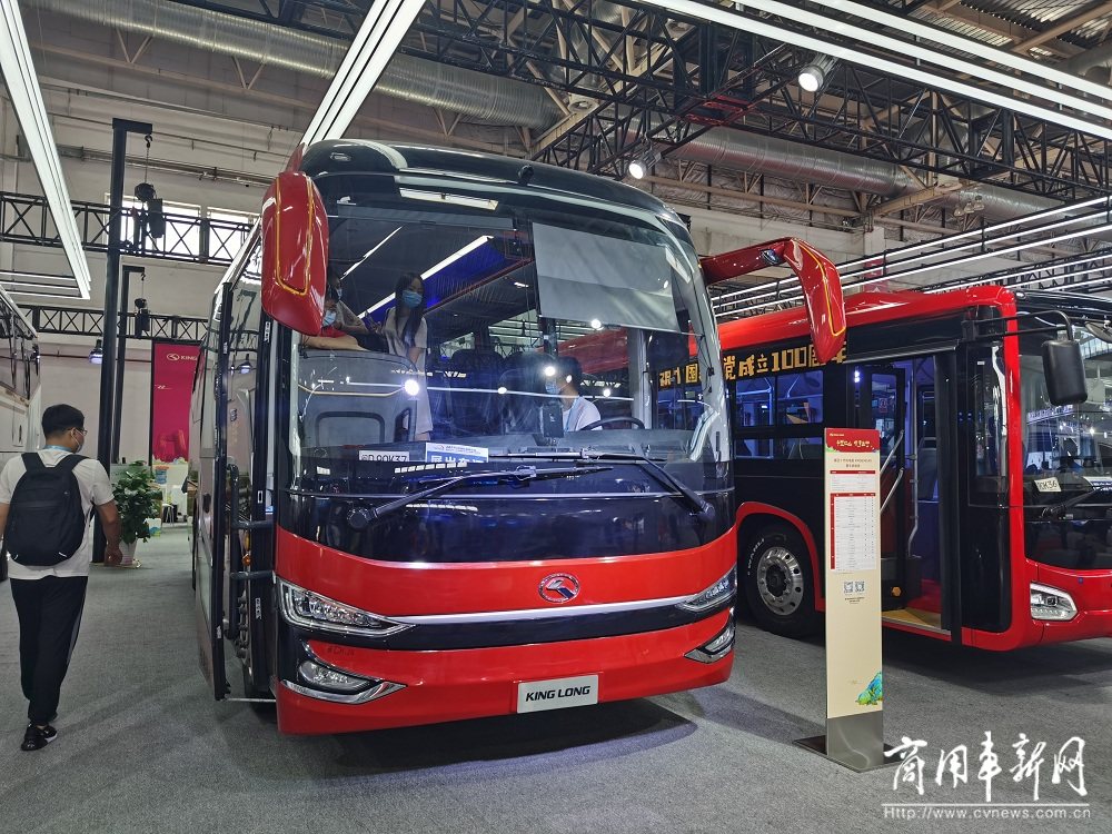 更环保更智慧 金龙客车在北京道路运输车辆展彰显硬核实力