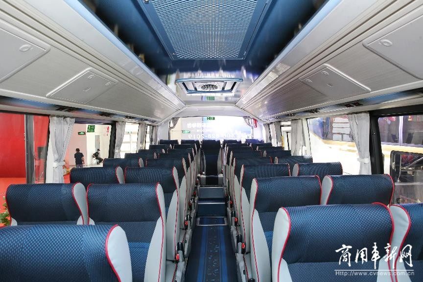 精准助力行业转型！苏州金龙精品客车亮相2021北京国际道路运输展