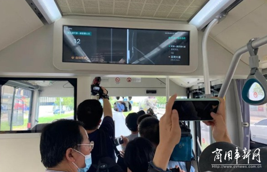 上海首条自动驾驶公交线路正式在临港开通