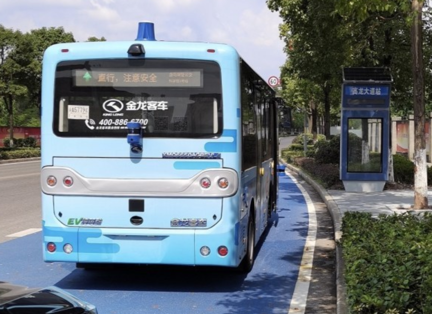 重庆高新区自动驾驶巴士预计8月底全面投运，市民可扫码乘车