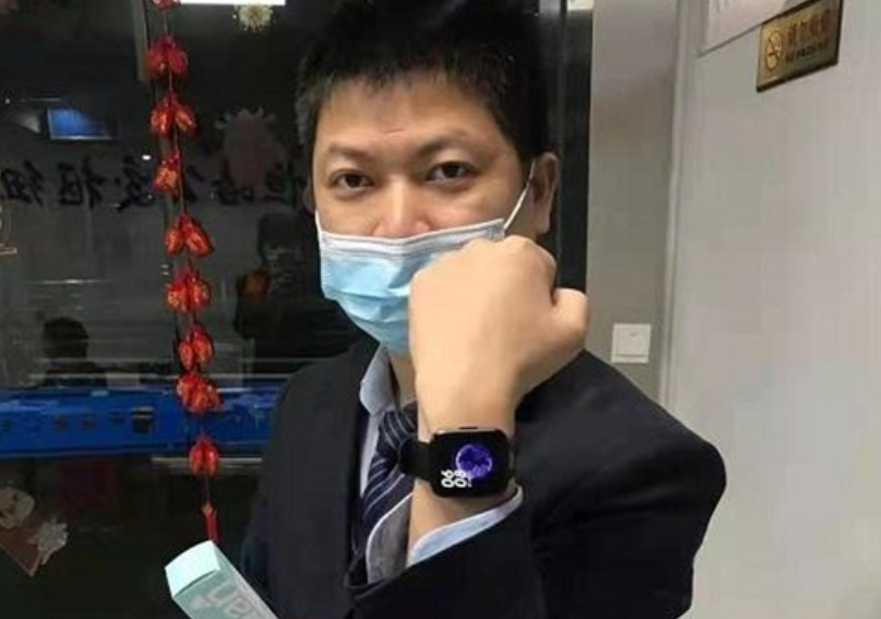 试点事前安全预防 25名上海公交司机戴上智慧手表
