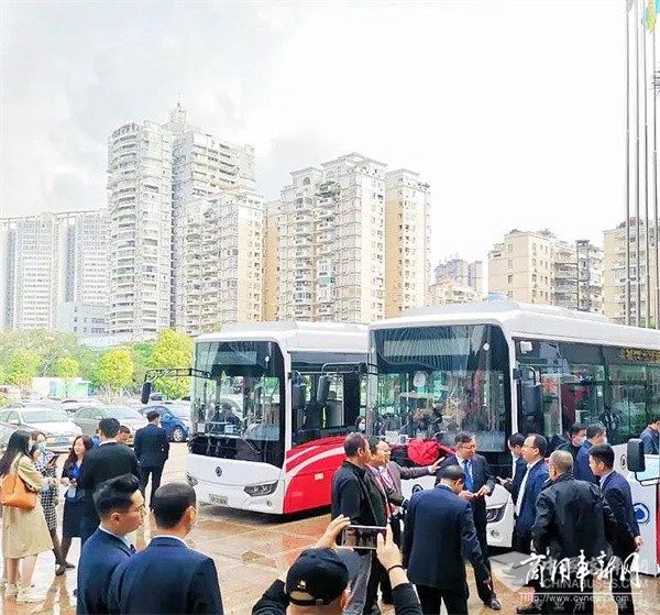 创新低碳，引领未来！“地铁巴士”登陆广西