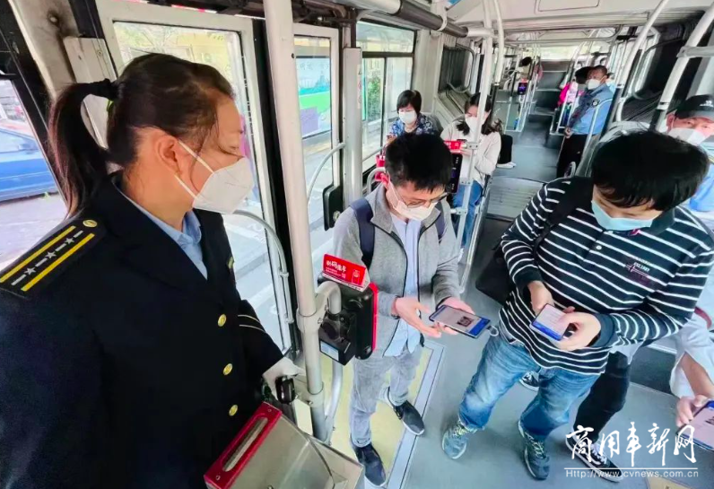 验码乘车首日 北京公交多措并举保障市民有序出行
