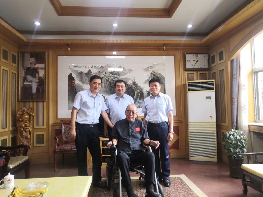 渤海活塞公司领导走访慰问老领导和老年党总支