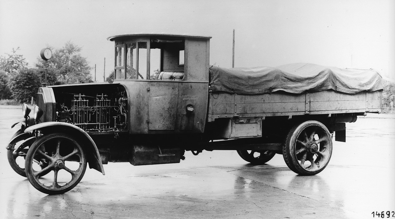 里程碑 世界第一辆柴油卡车诞生记