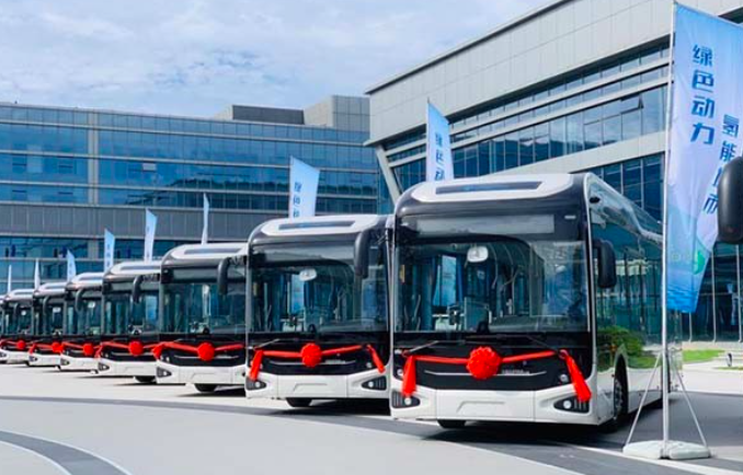 助推“氢能城市” 亚星新造型星辰系列氢燃料公交车亮相潍坊