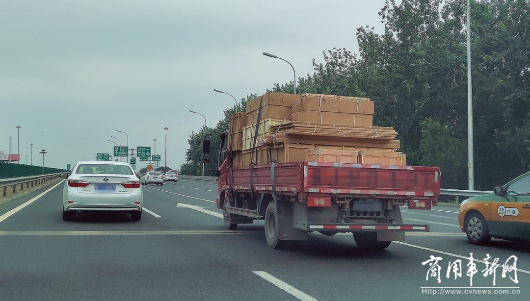 深圳：全市高速公路，中型以上货车一律右侧通行