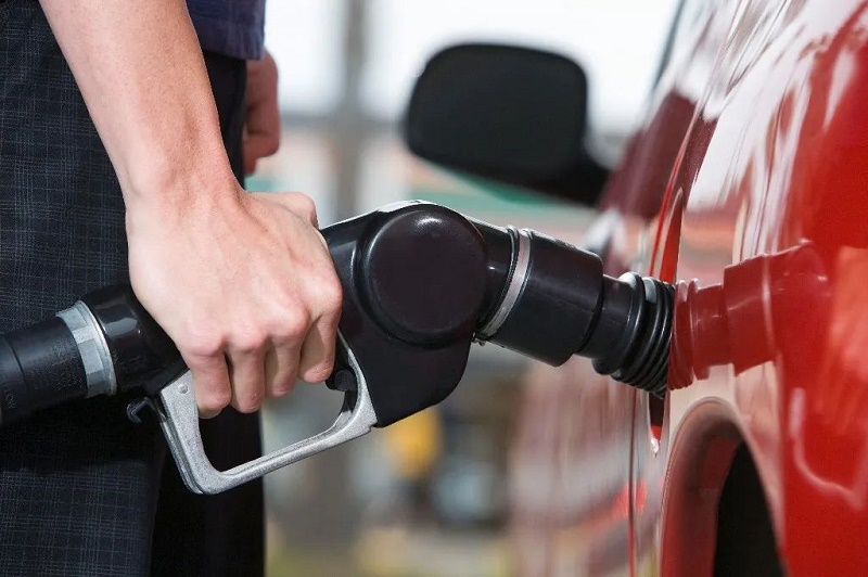 国内成品油价迎下半年首次上调，加满一箱油多花7.5元