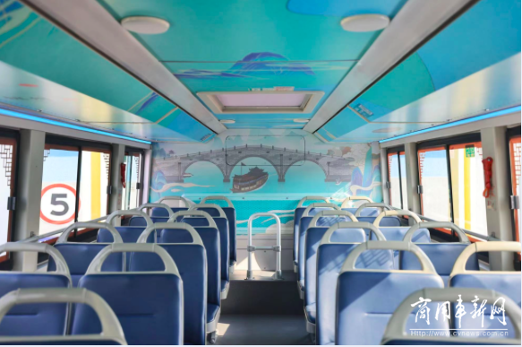 格力钛双层巴士“运河文化车厢”上线北京城市副中心